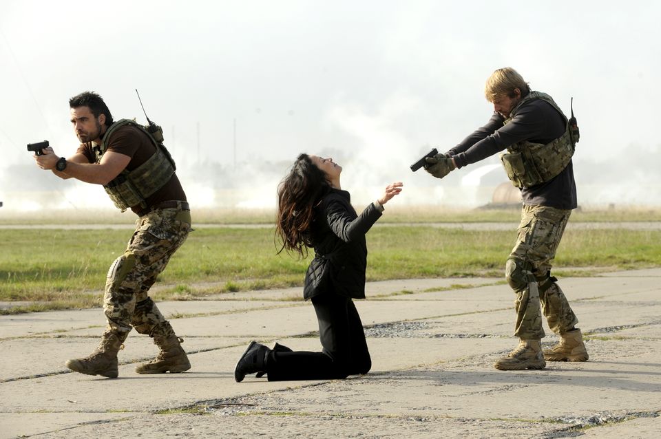 Dustin Clare as Faber; Michelle Yeoh as Li-Na; Leo Gregory as Mason
