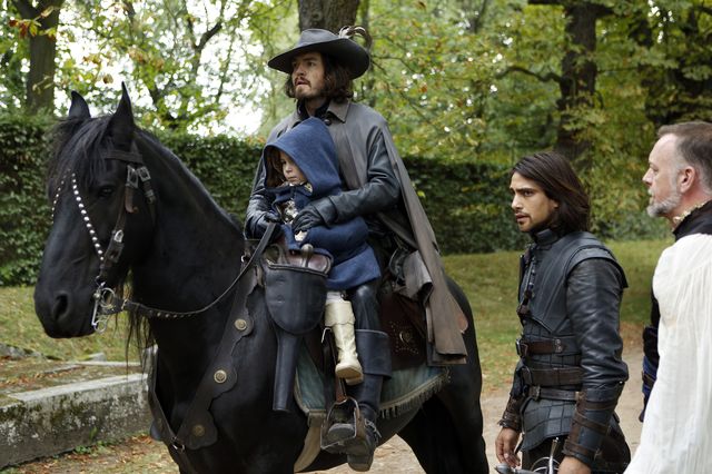 © BBC/Dusan Martincek - Dauphin (ROBERT FISHER), Athos (TOM BURKE), D'Artagnan (LUKE PASQUALINO), Captain Treville (HUGO SPEER)
